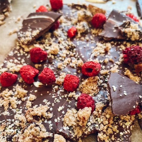 Bruchschokolade mit Bananenbrot crumbs - Glowkitchen Bananenbrot