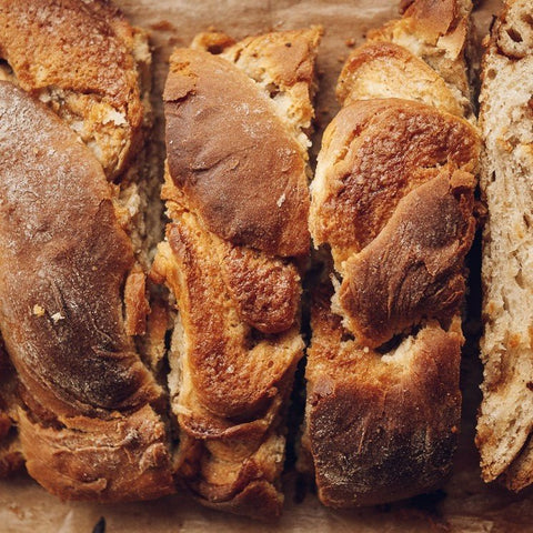 veganer Hefezopf mit Chaigewürz-Füllung - backen ohne Ei💗 - Glowkitchen Bananenbrot