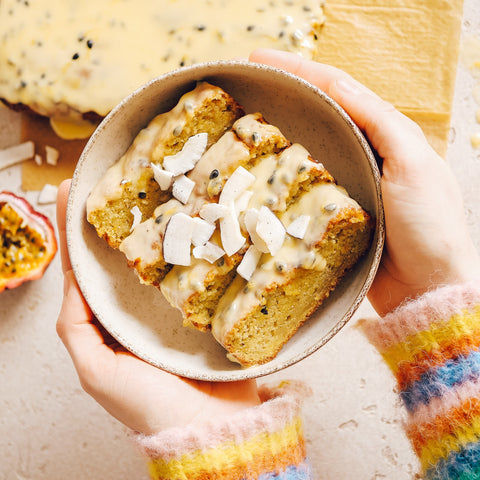 bananenbrot mit Passionsfrucht, veganes bananenbrot, glowkitchen