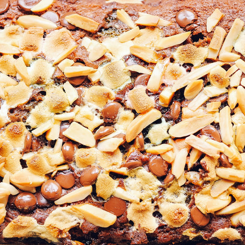rocky road Bananenbrot mit Marshmallows, Nüssen & Schoki