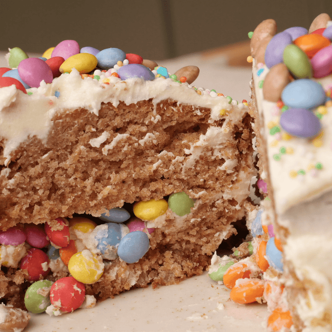 Der schnellste Bananenbrot-Geburtstagskuchen der Welt🏃‍♀️🎂 - Glowkitchen Bananenbrot 