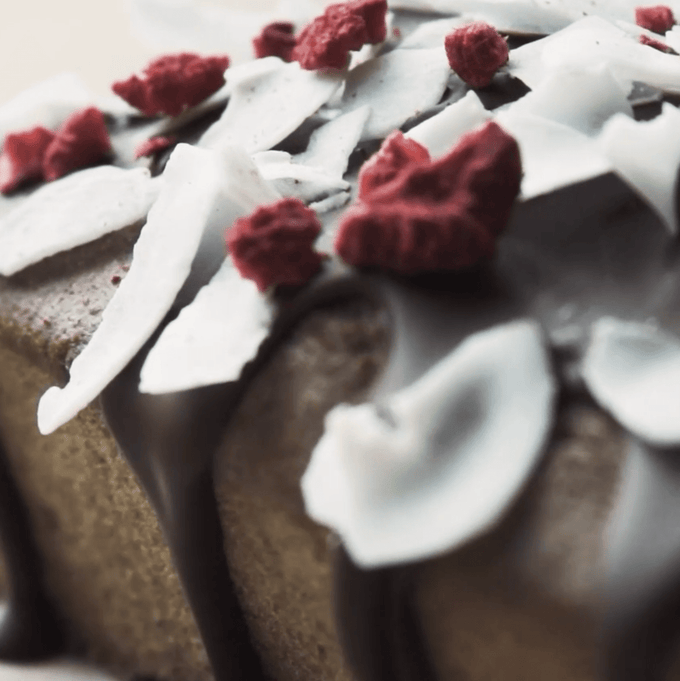 Bananenbrot mit Schokoglasur für besondere Anlässe - schnelles veganes dessert🍫 - Glowkitchen Bananenbrot 